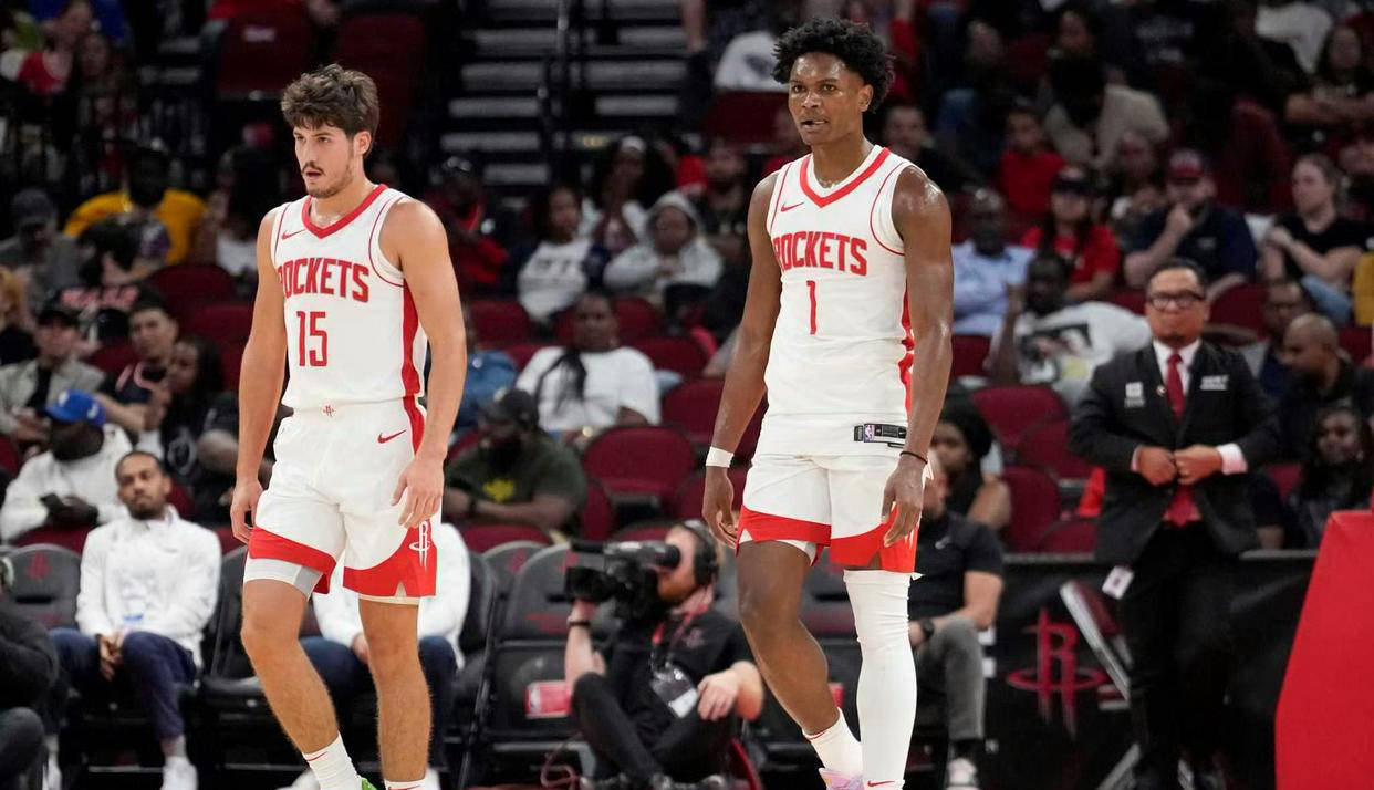 当更衣室成 当更衣室成